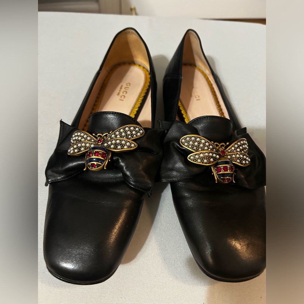 Gucci
Faux Pearl Accents Leather Loafers, size 38
